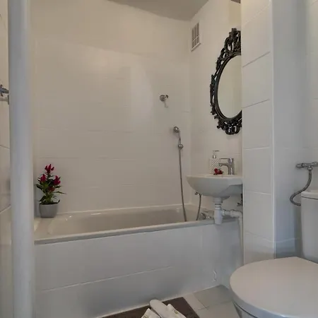V Ajax Rondo Onz Apartament