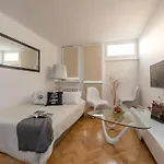 V Ajax Rondo Onz Apartmán Varšava