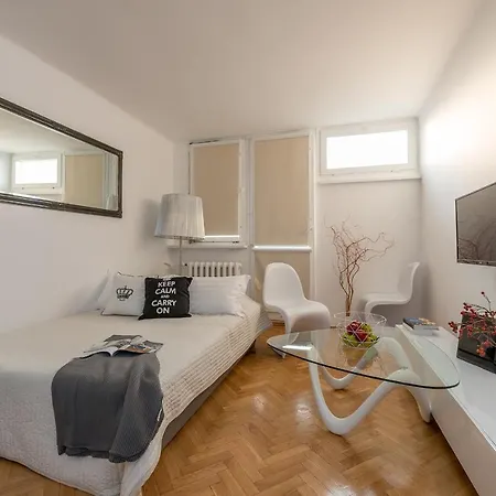 V Ajax Rondo Onz Appartement Warschau