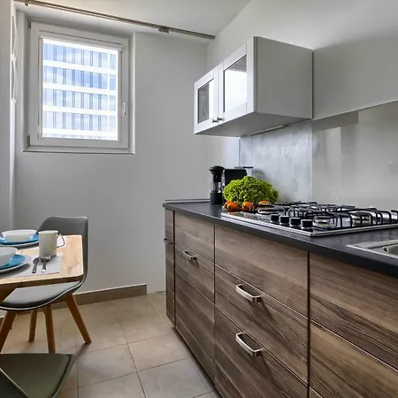 V Ajax Rondo Onz * Varsovia