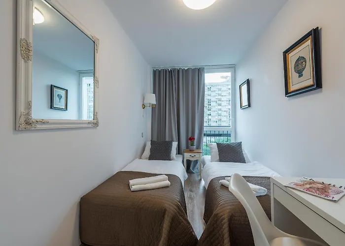 V Ajax Rondo Onz * ワルシャワ