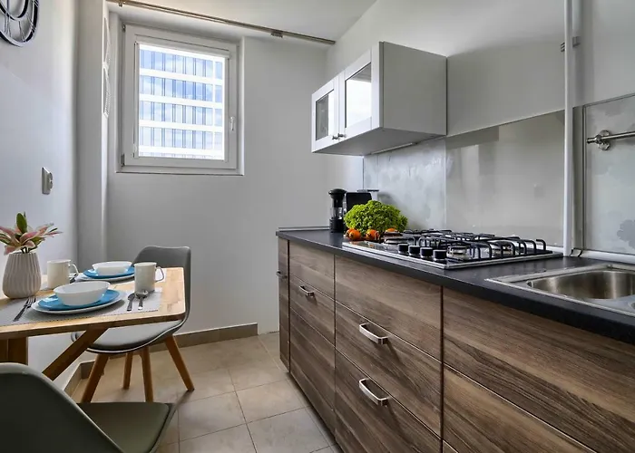 V Ajax Rondo Onz * ワルシャワ