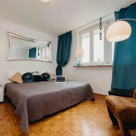 V Ajax Rondo Onz Apartment Warsaw